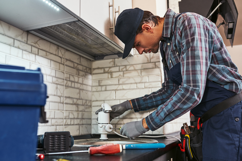 upchate potrubie v kuchyni