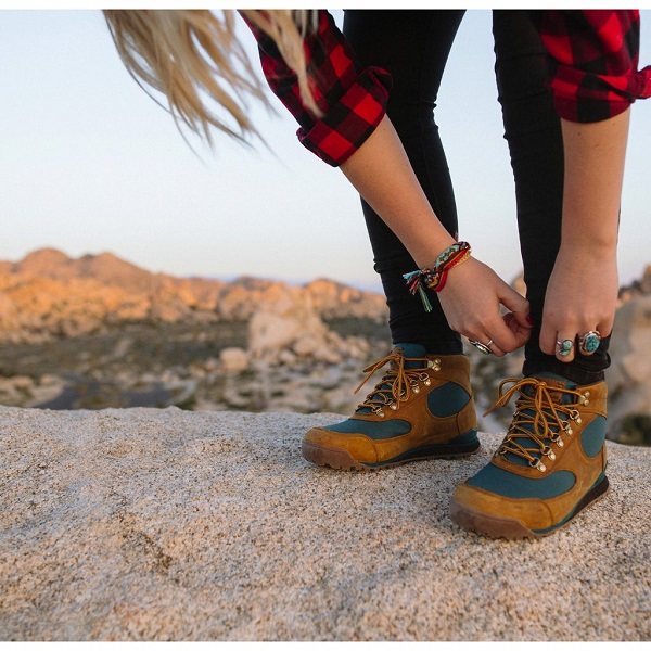 turisticka obuv danner