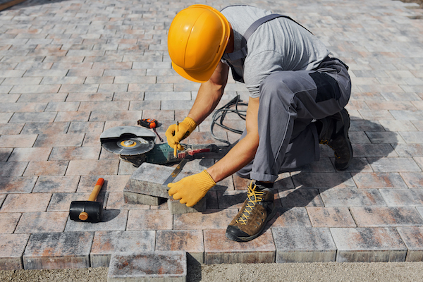 podkladat zamkovu dlazbu